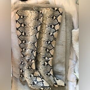 Snakeskin Pattern Ankle Boots- Man made upper